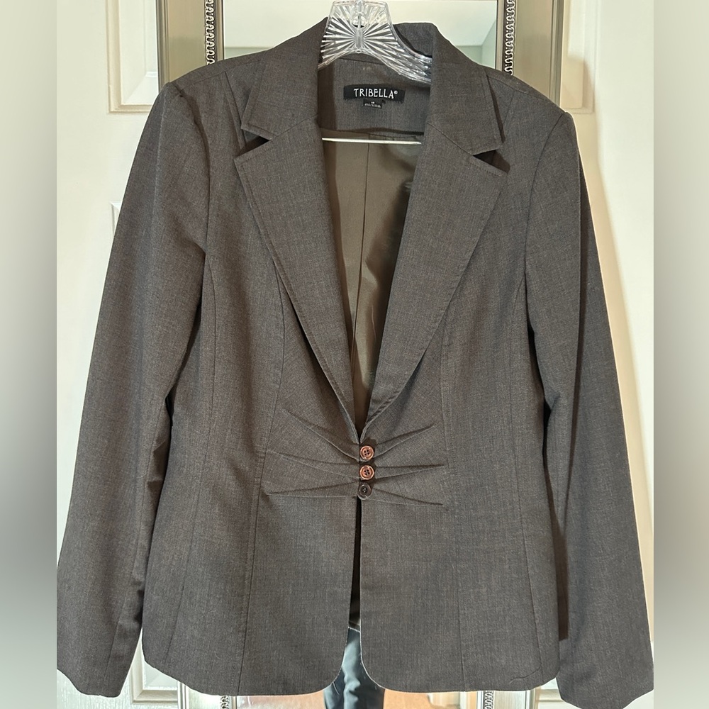 Vintage Gray Pleated/Fitted Tribella Skirt Suit, Size 10, Cute Buttons/Pintucks